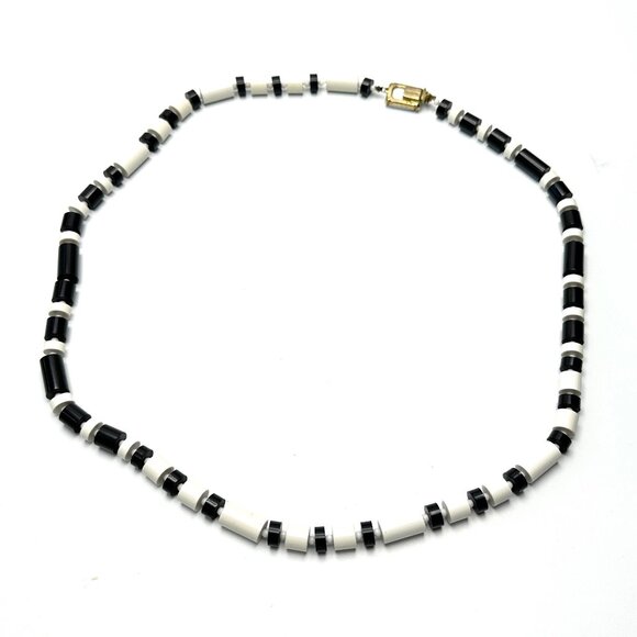 Lucite Heaven: Iconic '70s Castlecliff Necklace & Free Asymmetrical Bracelet—EUC - Picture 3 of 12
